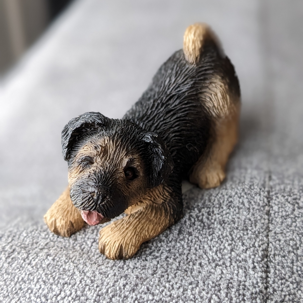 Sandicast German Shepherd Puppy - Dog Figurine